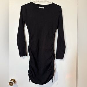 🎉4/30$🎉 Black Ruched Long Sleeves Dress PTP 16🖤